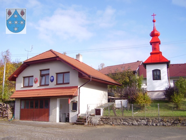 hasičská zbrojnice a zvonice na návsi 1. říjen 2009